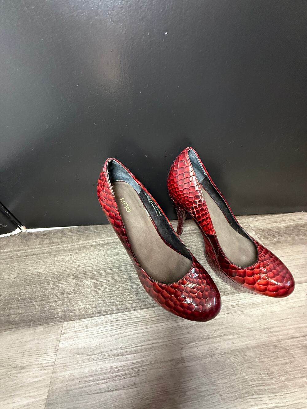 Auri Betty G Tequila Red Leather Croc Embossed Platform Pumps Heels 9/9.5